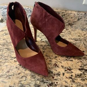 NWOT BCBG suede maroon heels